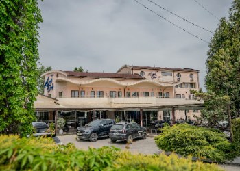 EMI Hotel & Restaurant